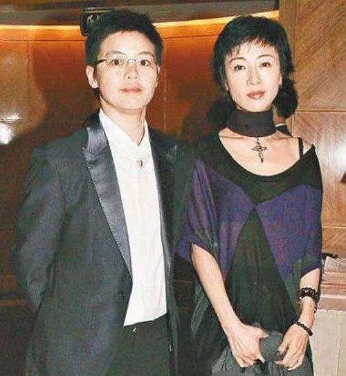 16歲昔日玉女當紅時拍片,如今48歲頑疾纏身無人娶!