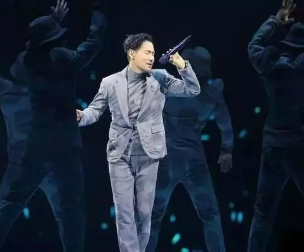 離演唱會只剩下五天,他卻與世長辭,已售百萬張門票僅有500人來退
