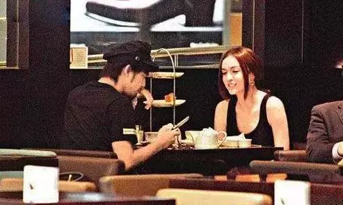 曾與陳柏霖纏綿熱戀,後勾搭已婚娛樂大亨,獲12億資產成最美小三!