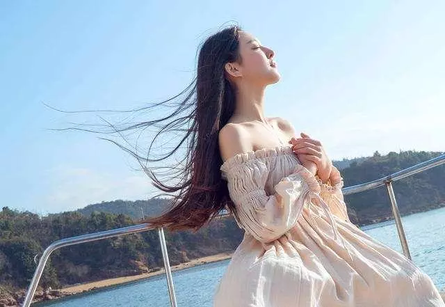 我和有錢老公離婚,不顧一切嫁給農民工,五年後我笑了