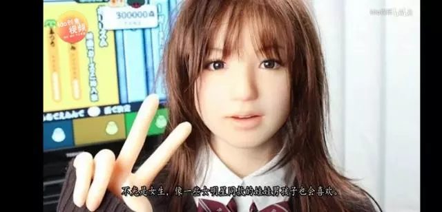 日本女孩把自己弄成真人娃娃,花了9年時間,走在街上引人圍觀