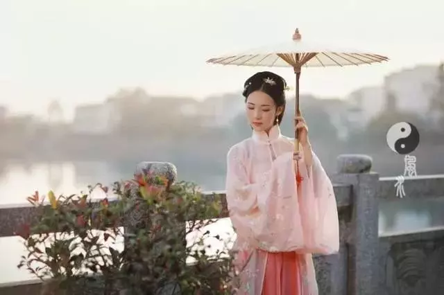 臉型看你一生的富貴吉凶,很準哦!