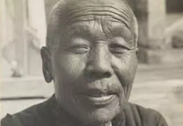 在清朝結束後「最後的老太監」照 臉上刻劃最後男人的微笑尊嚴...剩下的1000個變成寺廟遊民