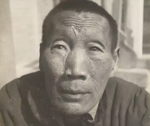 在清朝結束後「最後的老太監」照 臉上刻劃最後男人的微笑尊嚴...剩下的1000個變成寺廟遊民