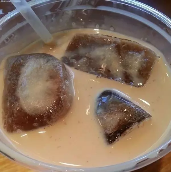 15個讓你跪求引進的「咖啡廳超神發明」 天然蜂蜜球+咖啡冰塊超完美!