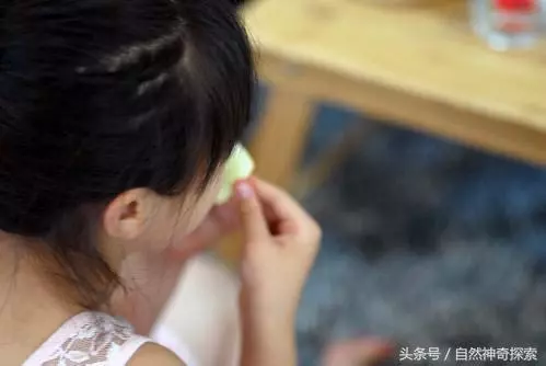 我媽為了給弟弟買房娶媳婦,把我「賣」給了陌生男人