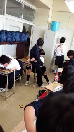 日本男女合校的日常,難道是動物園?