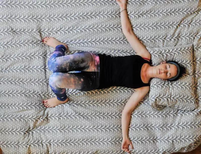 每天睡前練習6分鐘,全身經絡全打通 ,提高睡眠質量