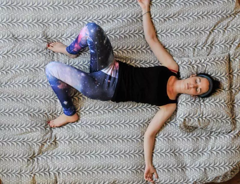 每天睡前練習6分鐘,全身經絡全打通 ,提高睡眠質量