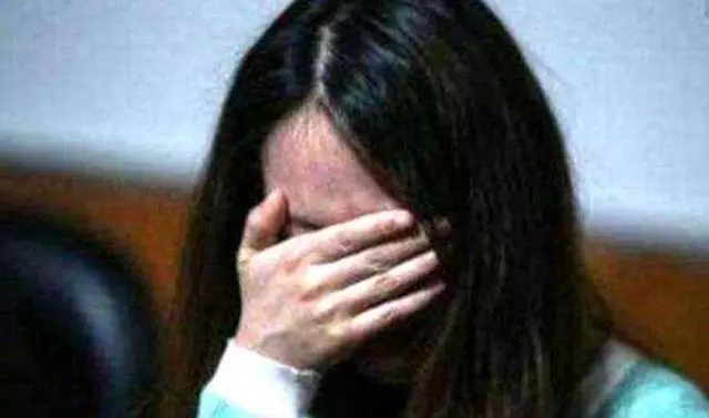 我坐月子母親送來一籃土雞蛋,婆婆嫌髒扔掉,我撿回來後淚目