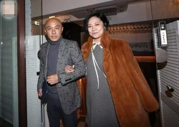 為給張衛健生孩子打針排卵,身材走樣似大媽,如今又美成仙女!