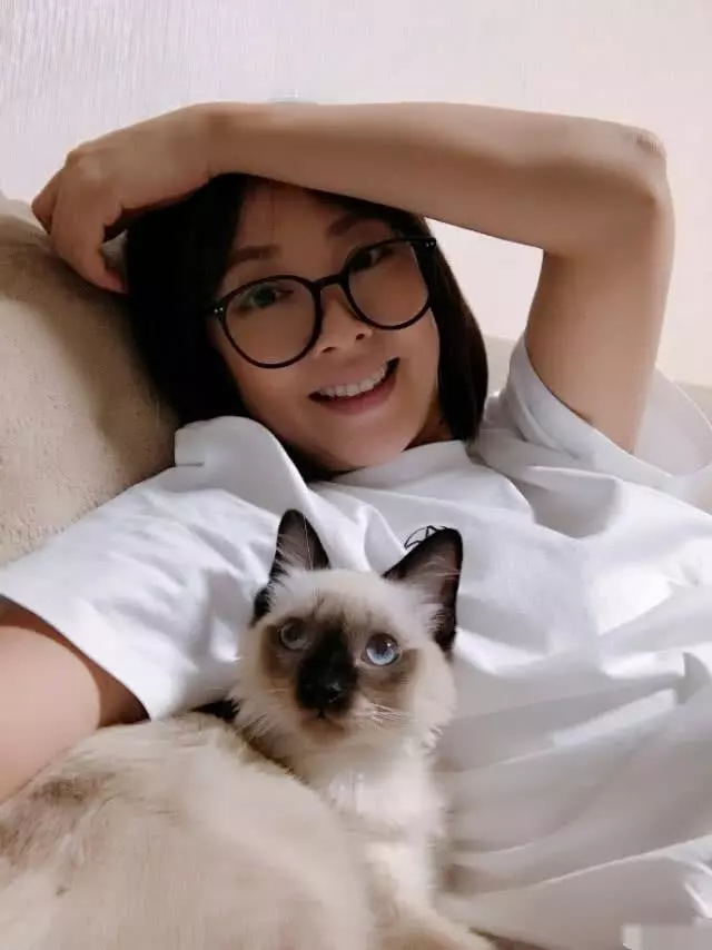 為給張衛健生孩子打針排卵,身材走樣似大媽,如今又美成仙女!