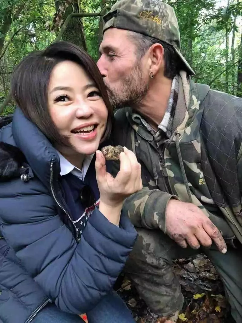 迎接第二春?于美人「親吻神秘男」遇浪漫邂逅 她害羞鬆口:「完全是我的菜~」