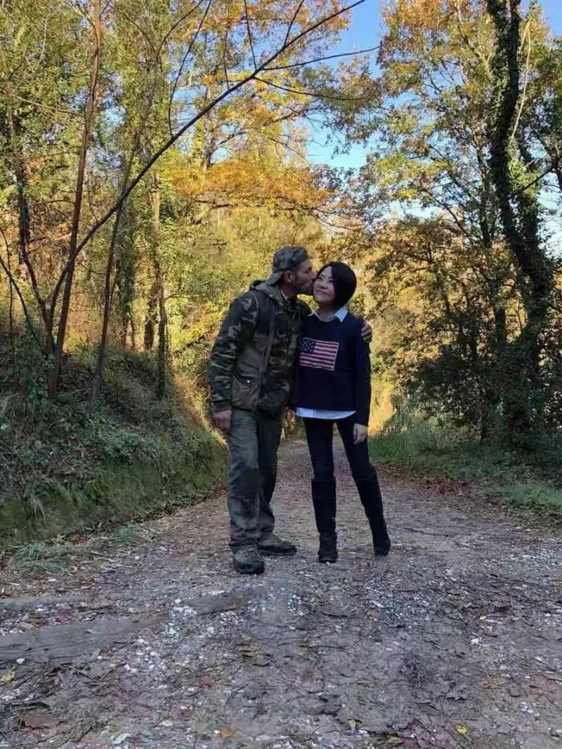 迎接第二春?于美人「親吻神秘男」遇浪漫邂逅 她害羞鬆口:「完全是我的菜~」