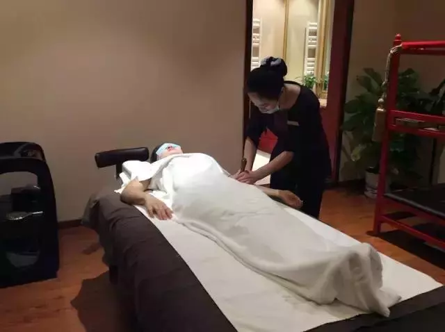 刮痧經絡排毒,讓你補得更有效!