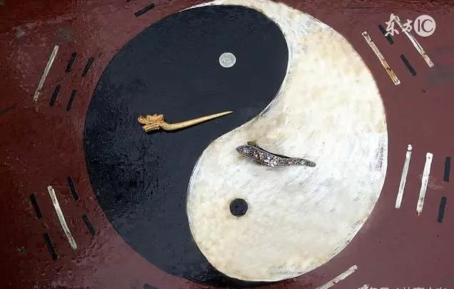 路遇白蛇擋道討封,他好心成全,最後竟然救了全村人的性命