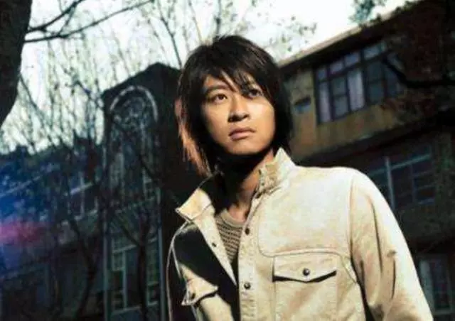 隱藏了19年,50歲遊鴻明大女兒近照曝光,引線民瘋狂追捧叫岳父!而看過了他的妻子,才知道為什麼他要隱退娛樂圈!