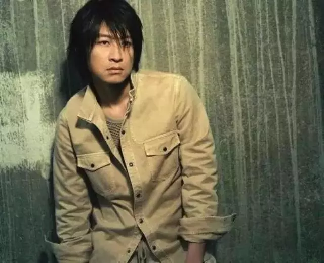 隱藏了19年,50歲遊鴻明大女兒近照曝光,引線民瘋狂追捧叫岳父!而看過了他的妻子,才知道為什麼他要隱退娛樂圈!