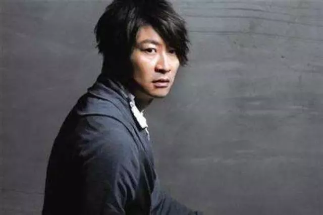 隱藏了19年,50歲遊鴻明大女兒近照曝光,引線民瘋狂追捧叫岳父!而看過了他的妻子,才知道為什麼他要隱退娛樂圈!