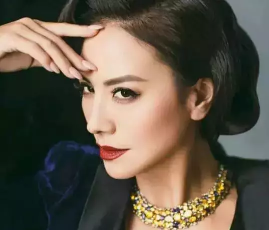 田麗:「不能給我愛情,還來分我的麵包」51歲勇敢離婚2次的她,依舊美如仙