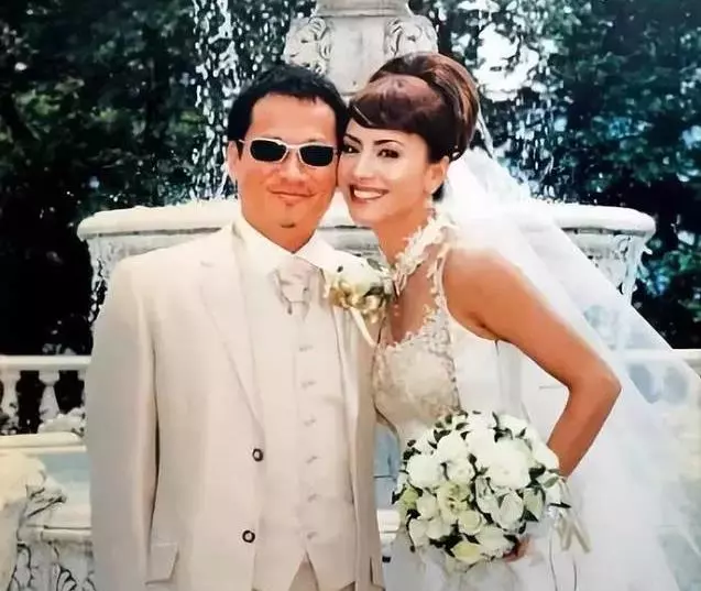 田麗:「不能給我愛情,還來分我的麵包」51歲勇敢離婚2次的她,依舊美如仙