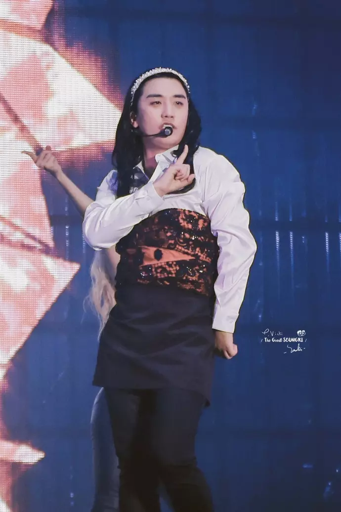 [BigBang][分享]181216 在大阪提前到來的聖誕節紅紅火火的麋鹿勝利