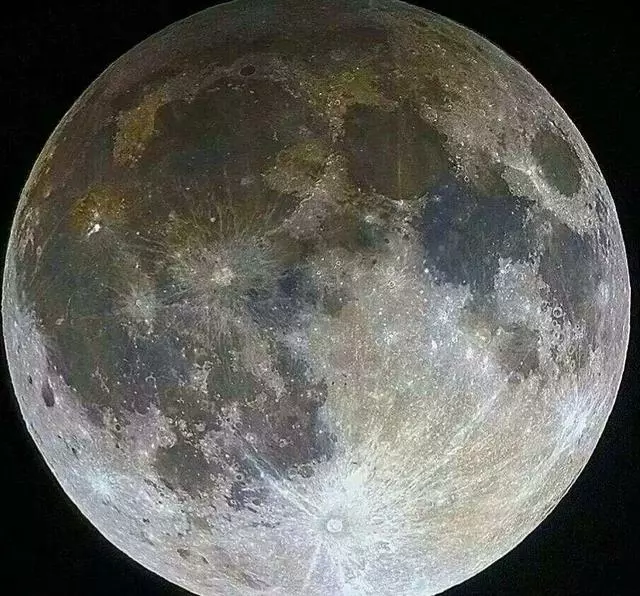 月球比地球小得多,但最高山卻比珠峰還高,造山過程只需幾分鐘