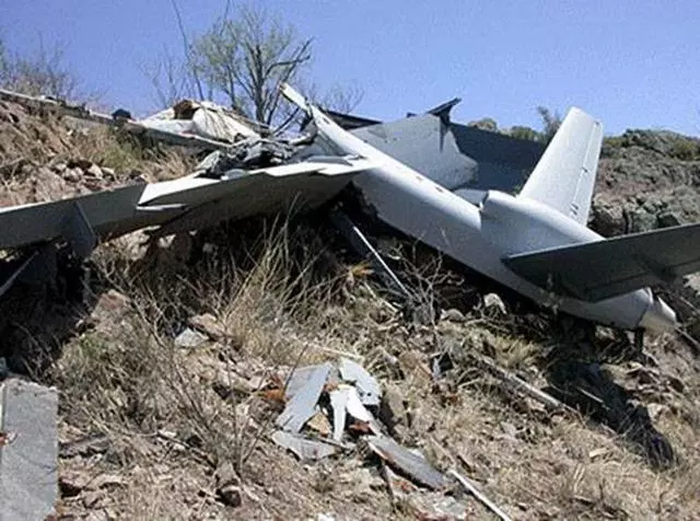 俄S300飛彈凌空摧毀美製軍機,深夜開戰,伊朗乘機突襲秘密基地