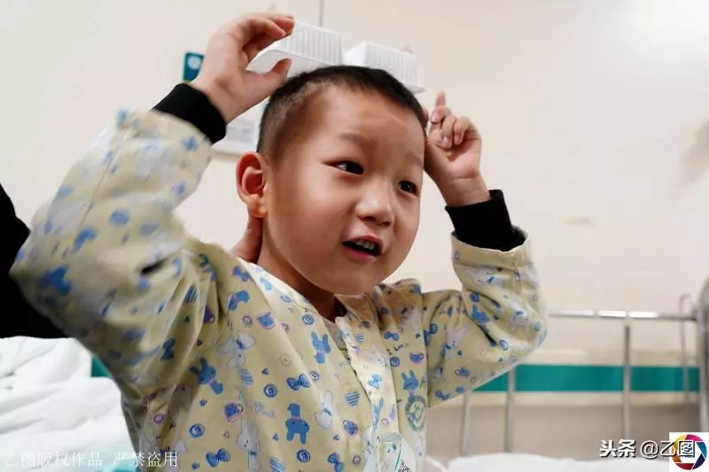 親媽拒絕給5歲兒子配型救命,孩子每天問奶奶:媽媽啥時來?