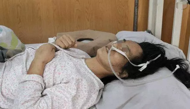 兒媳難產,婆婆嫌晦氣著急火化,完事回家抱起娃,她如遭雷擊