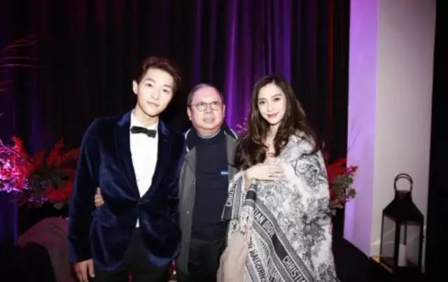 Angelababy亮相紅毯和宋仲基合影,網友:艷壓一眾韓國女明星