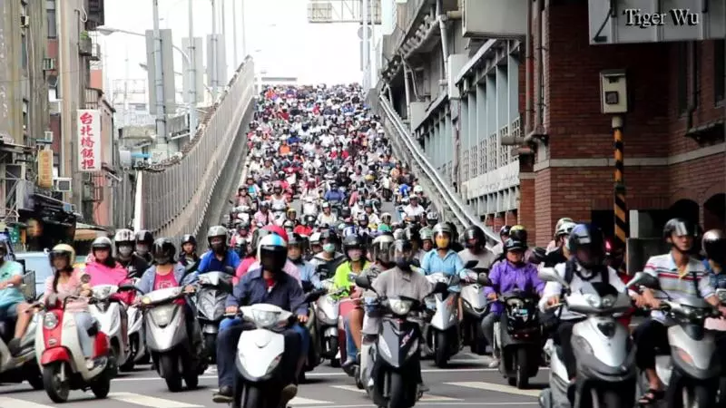 台灣民眾在2030年將無法購買燃油機車!政院以行動證明「禁售燃油機車」的決心,但是電動機車業者卻很擔憂