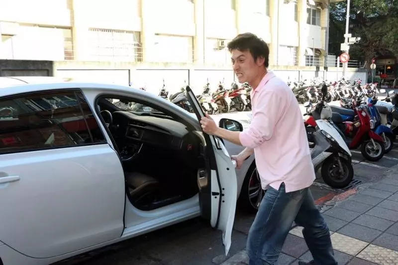 用力關車門,對車有損傷嗎?