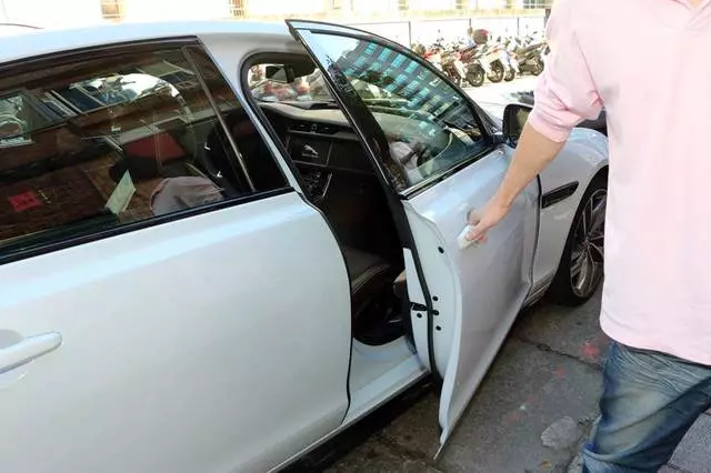 用力關車門,對車有損傷嗎?