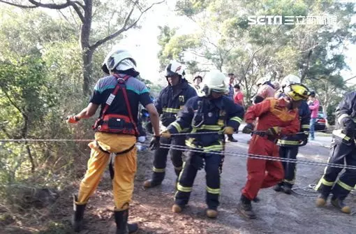 驚險!阿嬤為撿蛋摔20米山谷險送命