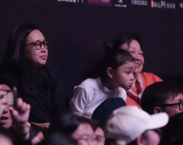 劉德華演唱會全家到場,6歲女兒劉向蕙看得眼都直了!