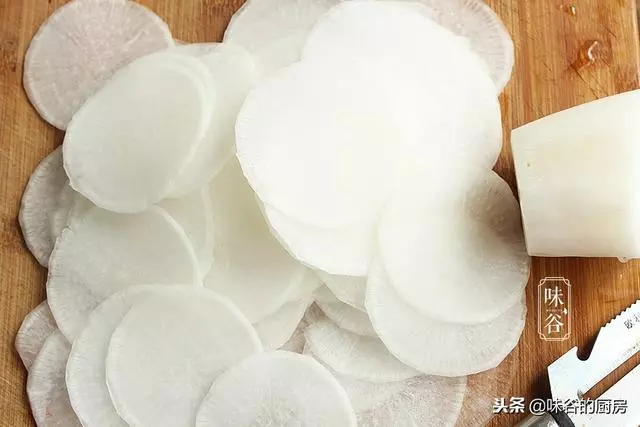 教你做秘制腌蘿卜,學會這做法,拿肉都不換,香脆嫩爽,實在好吃