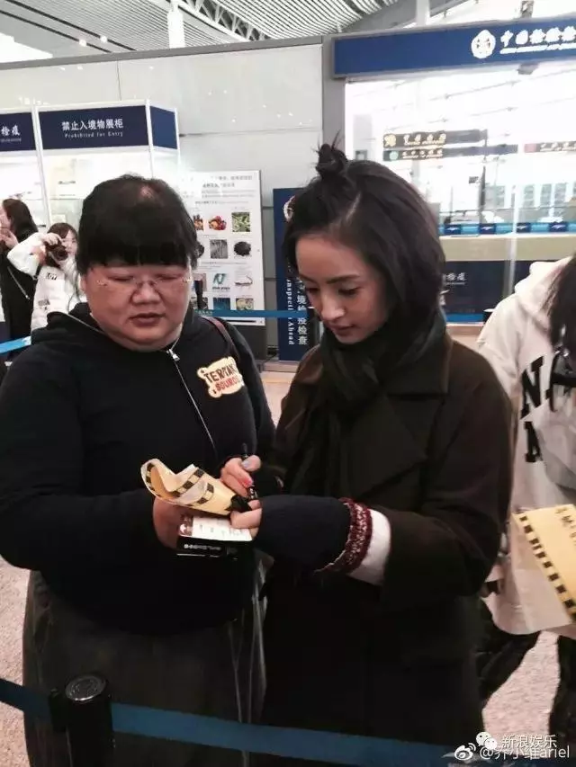 「童顏娃娃臉」女星素顏大PK!34歲的楊丞琳,36歲的阿SA,36歲的林依晨,都不如她的37歲!