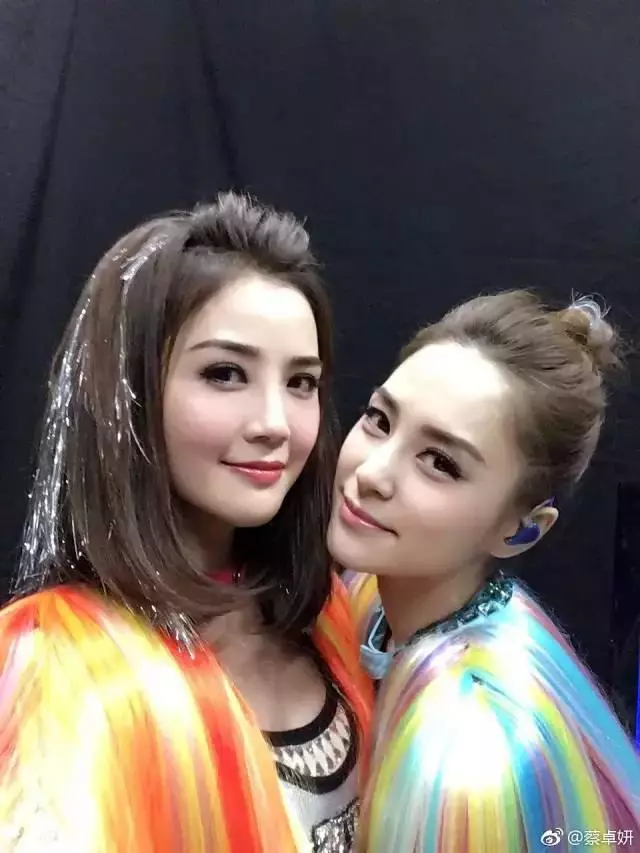 「童顏娃娃臉」女星素顏大PK!34歲的楊丞琳,36歲的阿SA,36歲的林依晨,都不如她的37歲!
