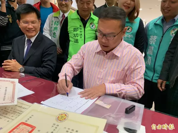 「秀燕有智慧」!拚補選 盧秀燕與沈智慧合拍宣傳照