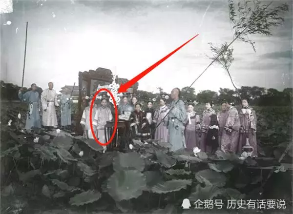 晚清皇宮公認第一美女,父親是最大的貪官,慈禧每次照相必帶上她!