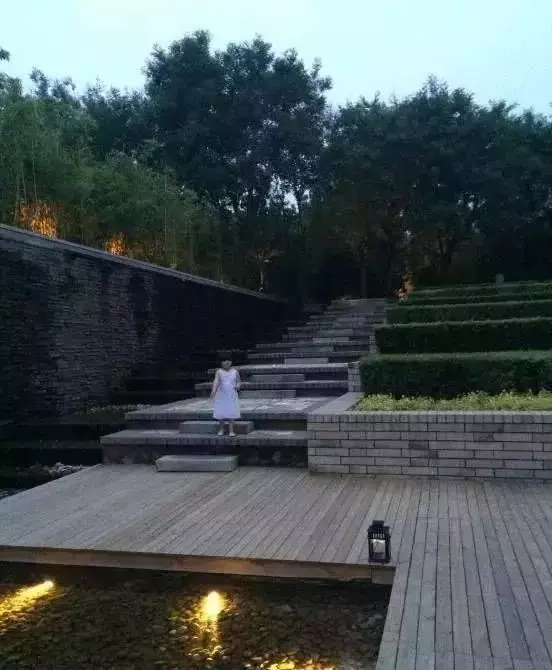 大S曝李湘豪宅,超大草坪盪鞦韆,別墅室內按電梯,裝修被吐槽土!