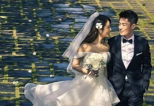 林心如2歲女兒美的過分,繼承父母的優點,真是個大眼「睫毛精」