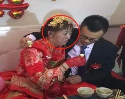婚禮現場,新郎不願喝交杯酒,眾人不解,看到新娘正臉後終於明白了!