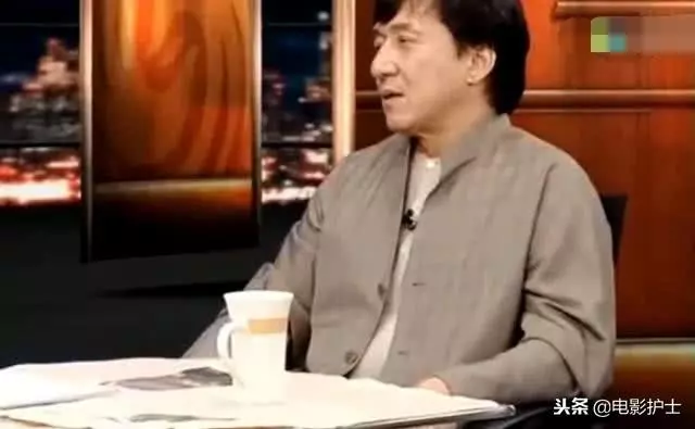 成龍評價李小龍,他被神話了,洪金寶:我沒提腳他腳就到我臉上了