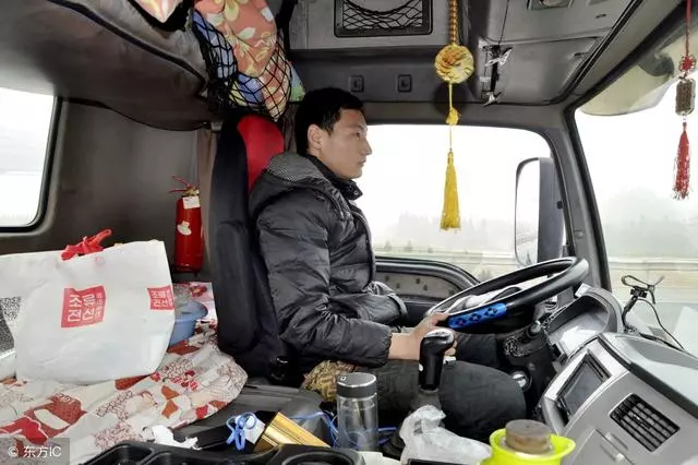 再疲勞也不能在服務區睡覺?車主:睡一覺罰1200 - 搖一搖茶就醒了