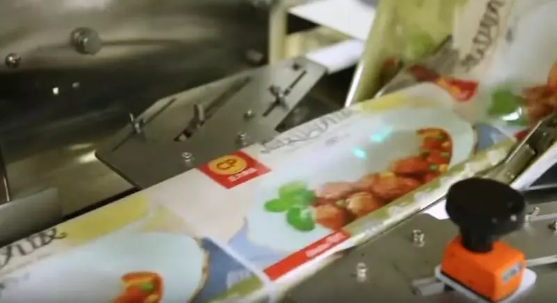 原來「超商便當」這樣來的!全程機器操作「生米→滿滿配料便當」網友驚呼:難怪那麼貴!