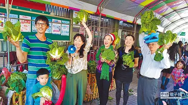 韓粉加碼送滷肉飯 佳芬姐耶誕義賣