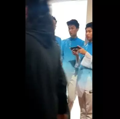 偷拍到了!Angelababy私下「原汁原味0修圖照」曝光 走過路人身邊「一飄過去全場男人愣住」