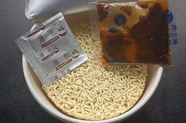 吃了2X年才知道...維力炸醬麵「隱藏版吃法」有夠猛 網友試過激推:神好吃